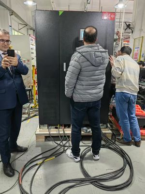 Revestimento conformal UPS de baixa frequência em linha com conversão dupla 500-800 kVA